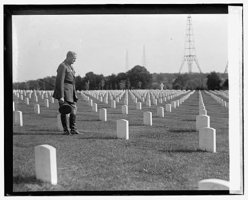 צילום היסטורי -פינדס: גנרל פרשינג בבית הקברות הלאומי של ארלינגטון, וירג'יניה, וירג'יניה, מאי 1925,1